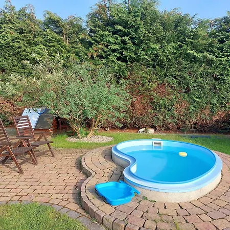 Homes With Shared Pool, 펜션 *