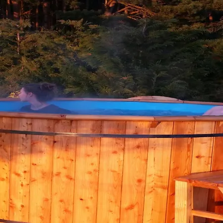 Homes With Shared Pool, 펜션 쿠크제보